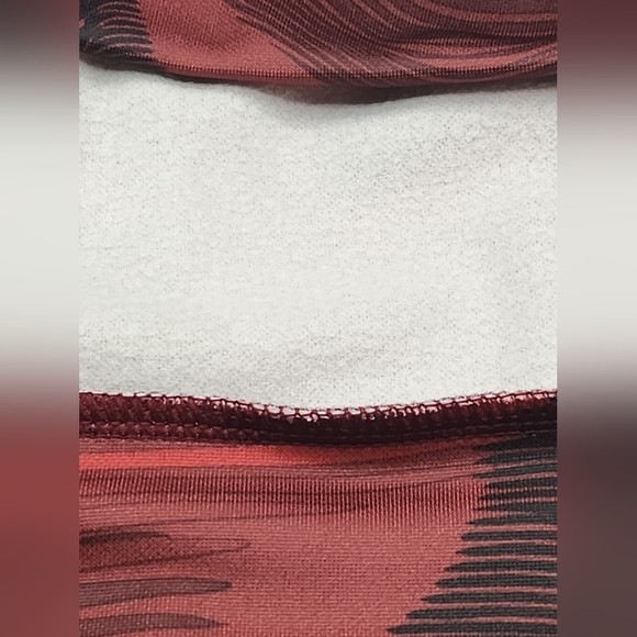 Adidas Boys Burgundy  Pullover Hoody Size 4 - Picture 5 of 11